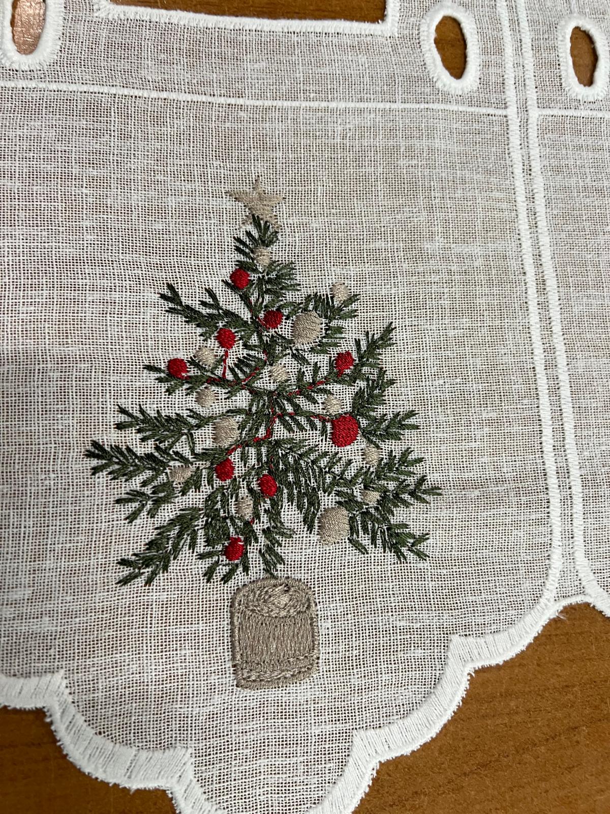 Mantovanina di Natale ricamata con Albero produzione Italiana
