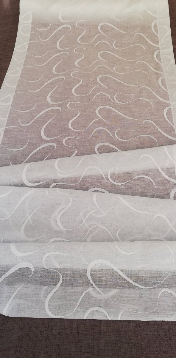 Tendina confezionata a vetro larga 60 cm  ricamata disegno con onde di colore bianco, grigio , beige e blu