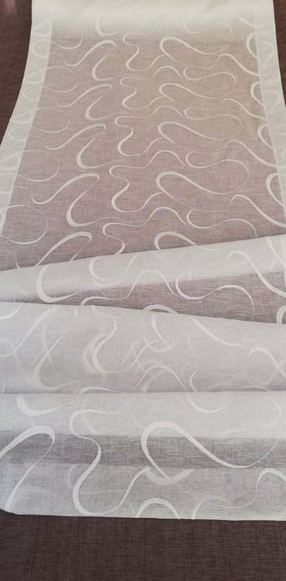 Tendina confezionata a vetro larga 60 cm  ricamata disegno con onde di colore bianco, grigio , beige e blu