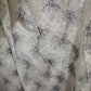 Tenda di tulle ricamata color grigio e bianco alta 3 metri
