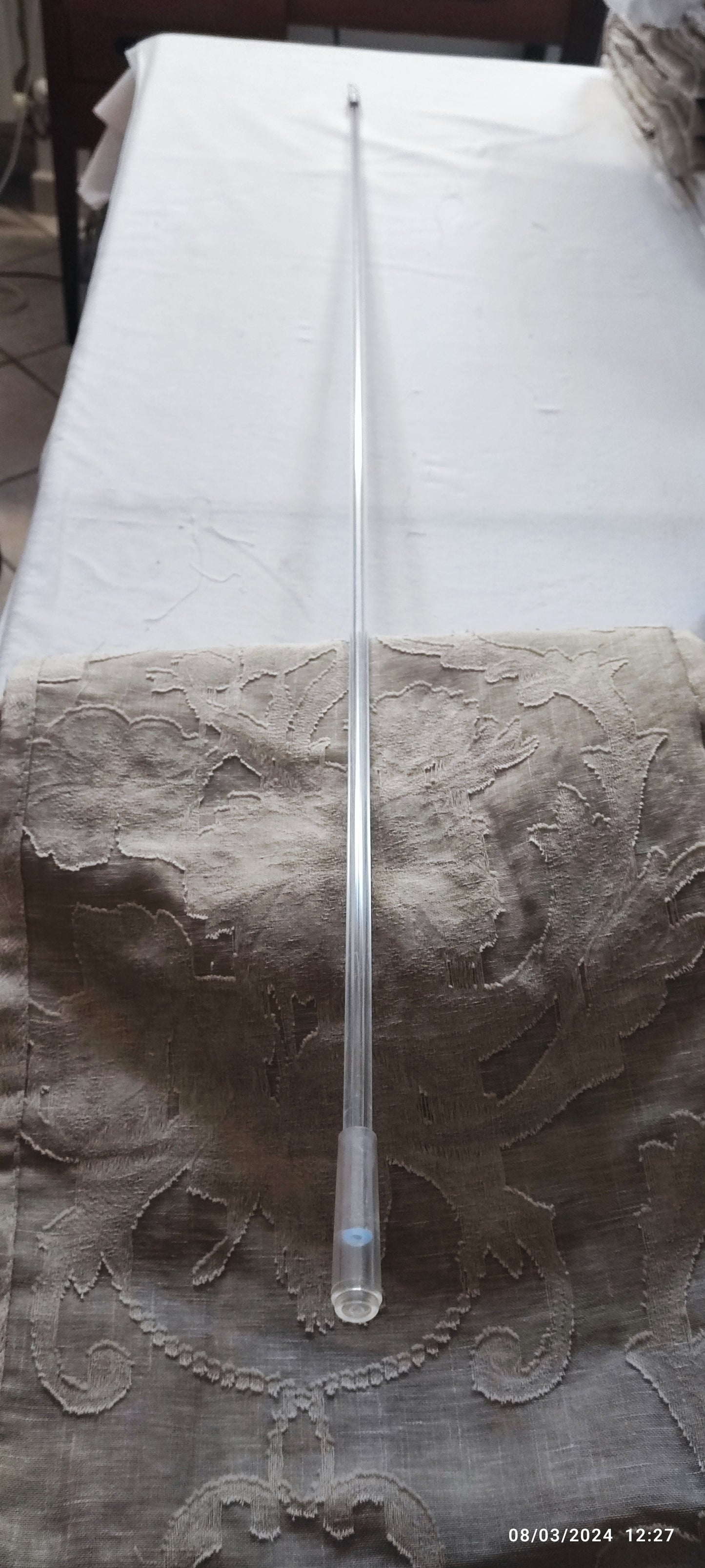 Curtain pull/whip with metal hook and 1.50m high handle
