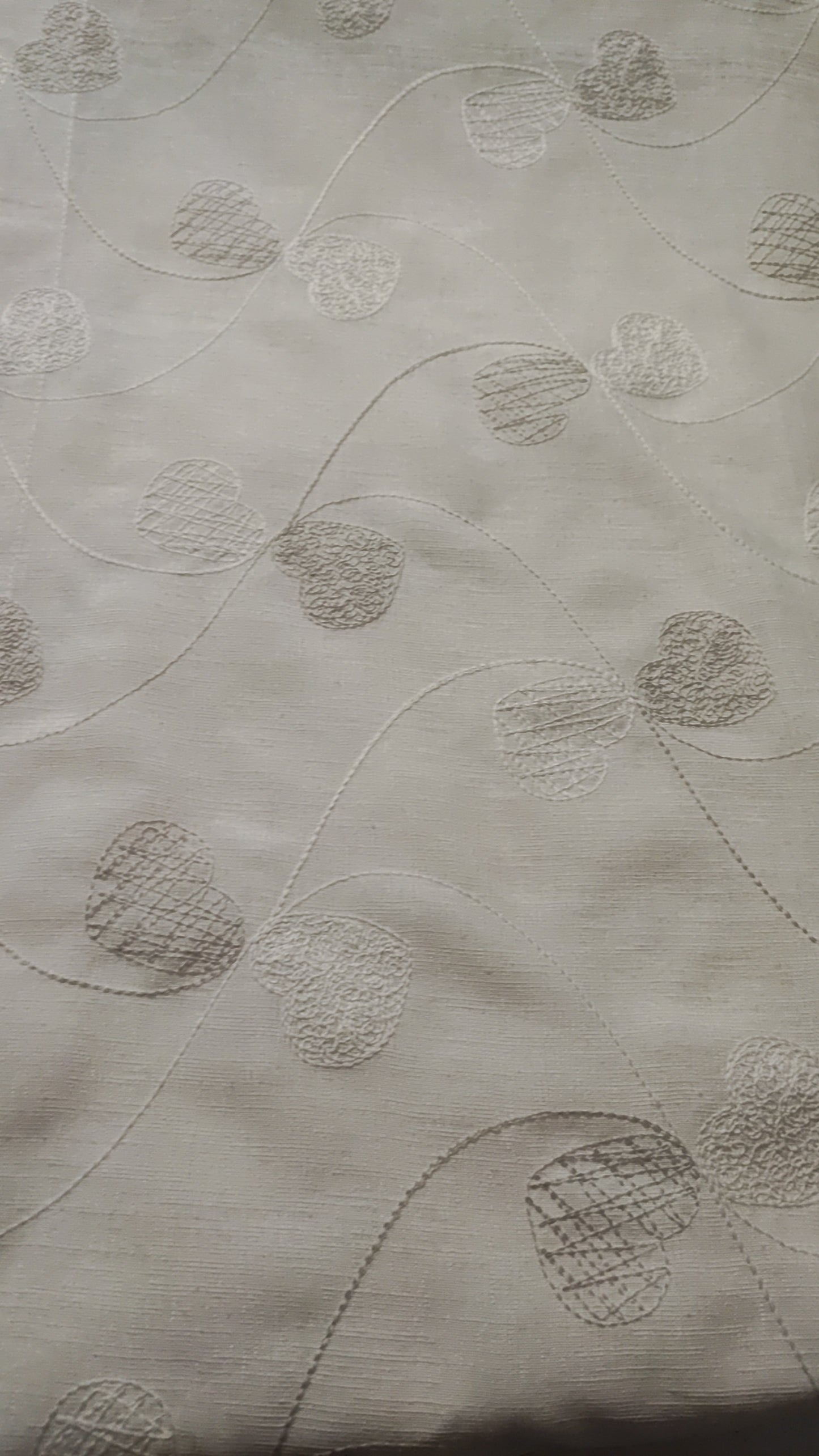 Glass curtain embroidered in relief with hearts, 45 cm wide and 60 cm wide