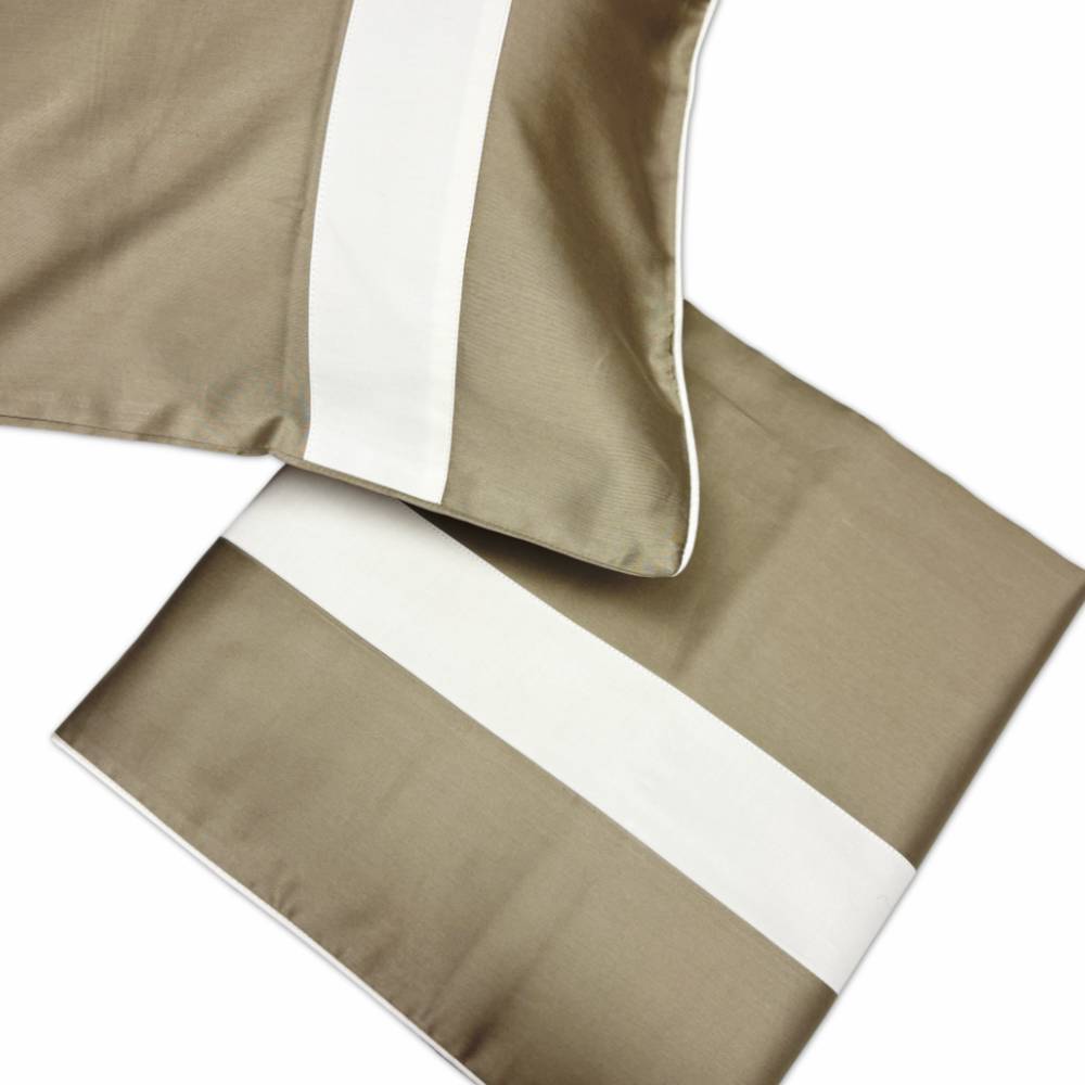 Completo Lenzuola  Copriletto CREOLE Washington Matrimoniale di diversi colori ( si può avere coordinati con trapuntina tinta unita uguale) produzione artigianale italiana Toscana  100% raso di cotone