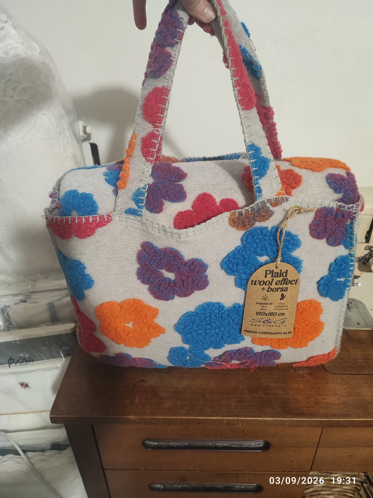 Plaid effetto lana cotta in 3D con borsa e cuscini misura 130x160 con imbottitura  soft agnellato Sghome