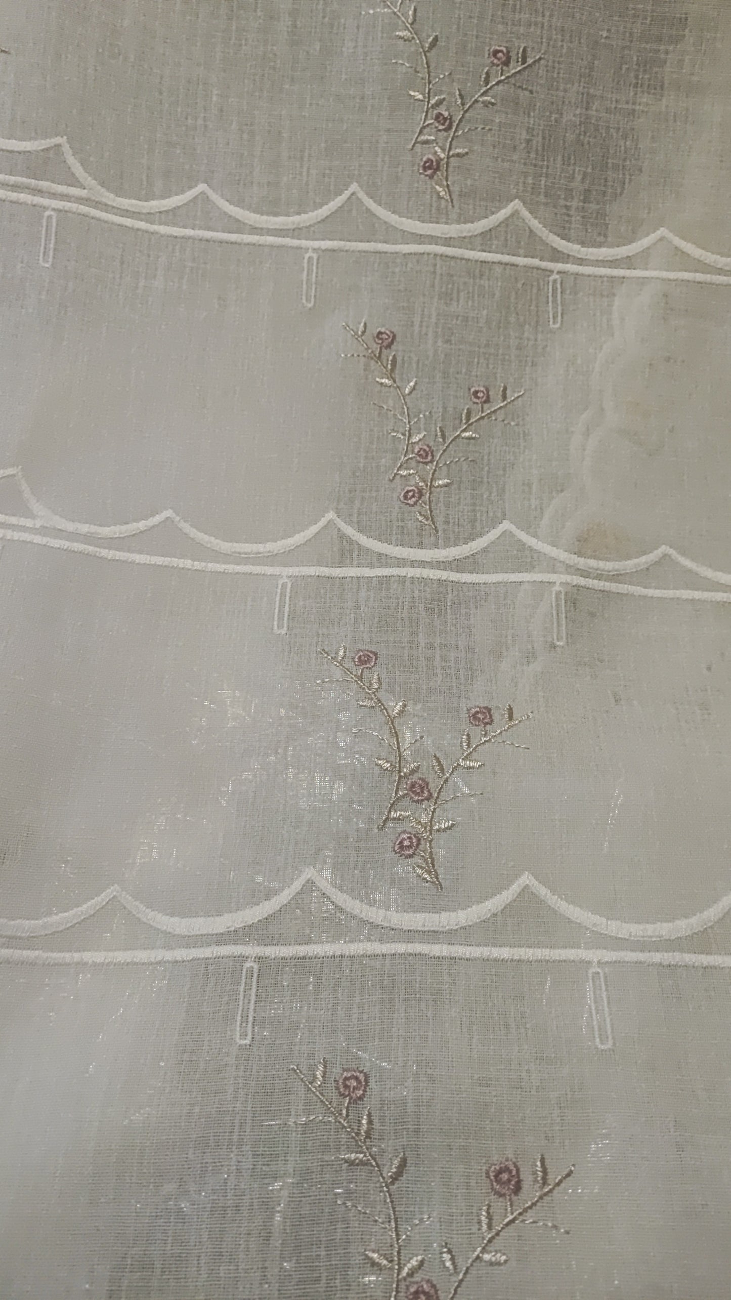 tendina modulare scontata del 30% taglio orizzontale larga 60 cm rami fiori rosa pesca  produzione italiana