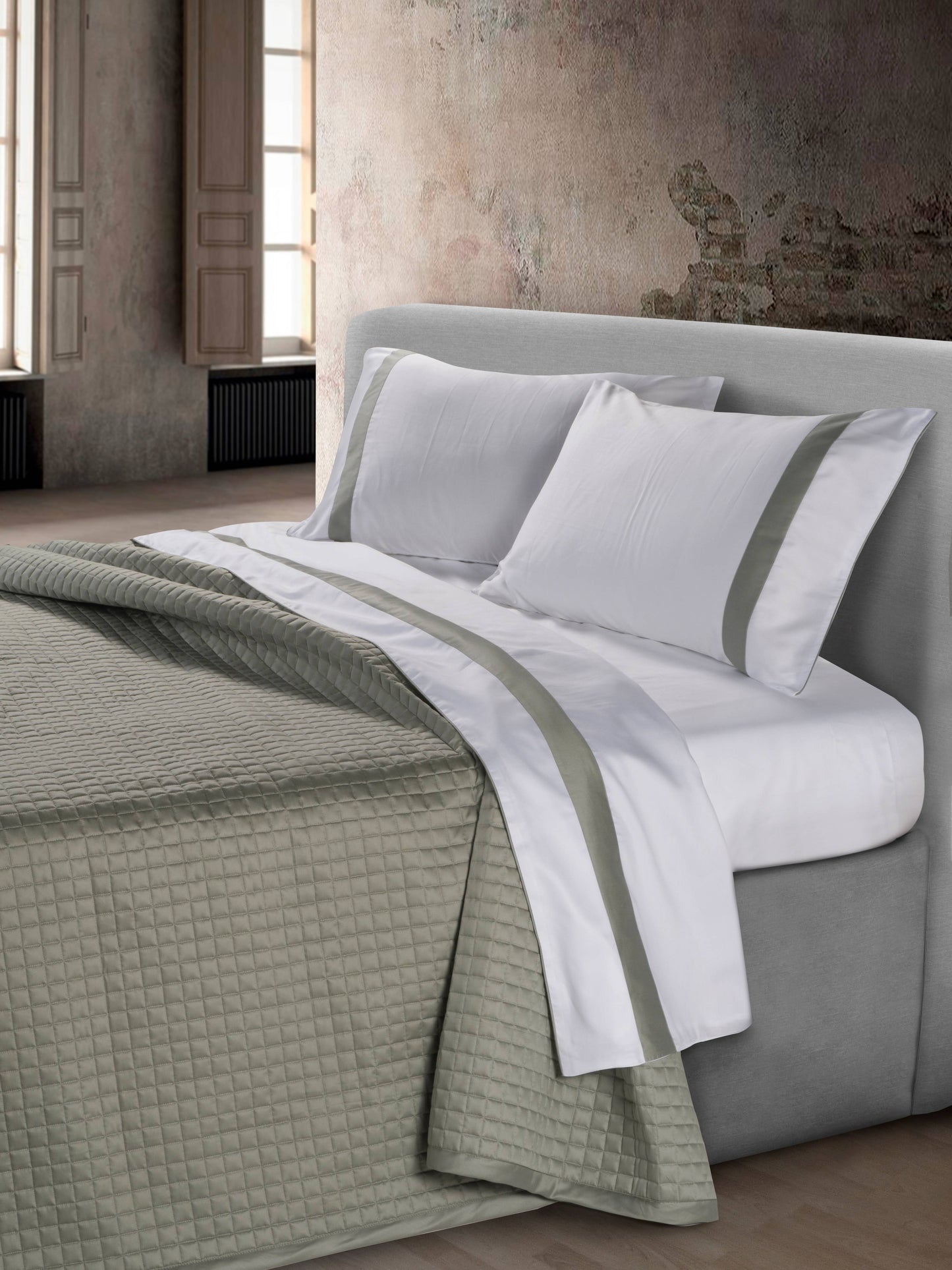 Completo Lenzuola  Copriletto CREOLE Washington Matrimoniale di diversi colori ( si può avere coordinati con trapuntina tinta unita uguale) produzione artigianale italiana Toscana  100% raso di cotone